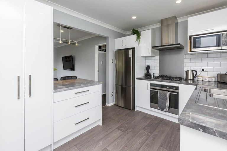 Photo of property in 2/15 Lane Street, Wallaceville, Upper Hutt, 5018