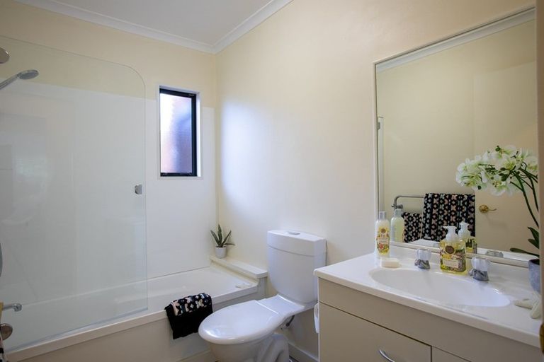 Photo of property in 2/49 Ranui Terrace, Tawa, Wellington, 5028