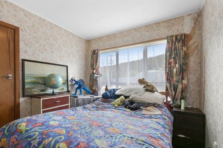 Photo of property in 66 Lees Grove, Wainuiomata, Lower Hutt, 5014