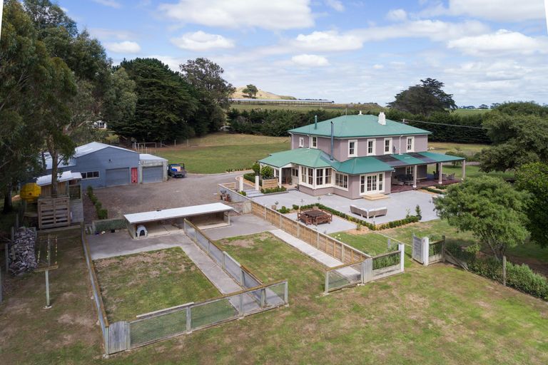 Photo of property in 310 Hewitts Road, Linton, Palmerston North, 4472