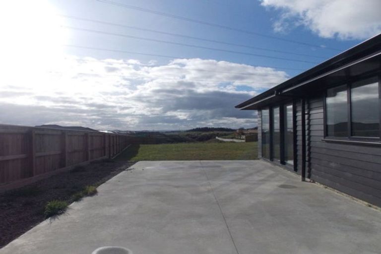 Photo of property in 18 Sardinia Grove, Fitzherbert, Palmerston North, 4410