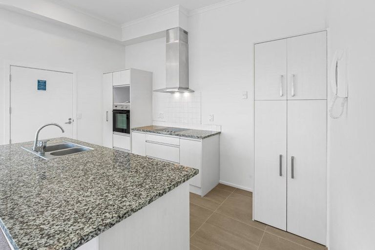 Photo of property in 24/11 Carlos Drive, Flat Bush, Auckland, 2016