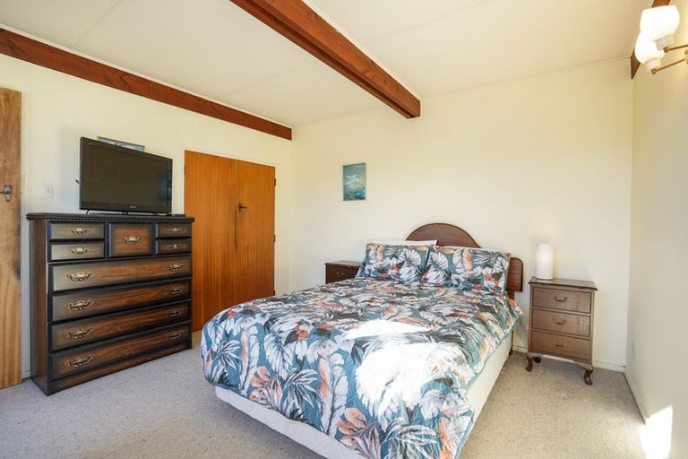 Photo of property in 2 Hollows Crescent, Takaro, Palmerston North, 4412