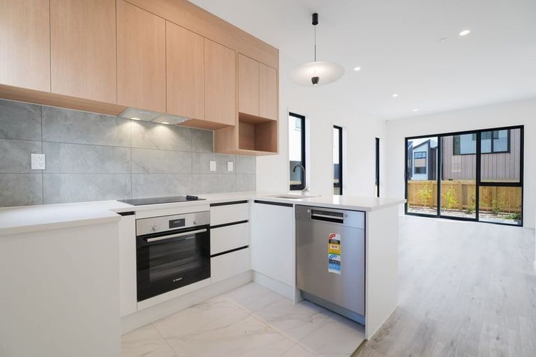 Photo of property in 11 Tokarewa Close, Mount Wellington, Auckland, 1062
