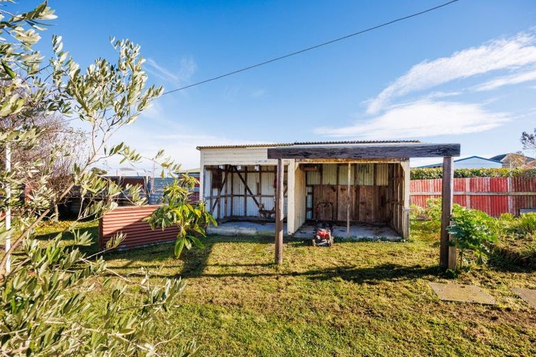 Photo of property in 2 Ngahina Street, Marton, 4710