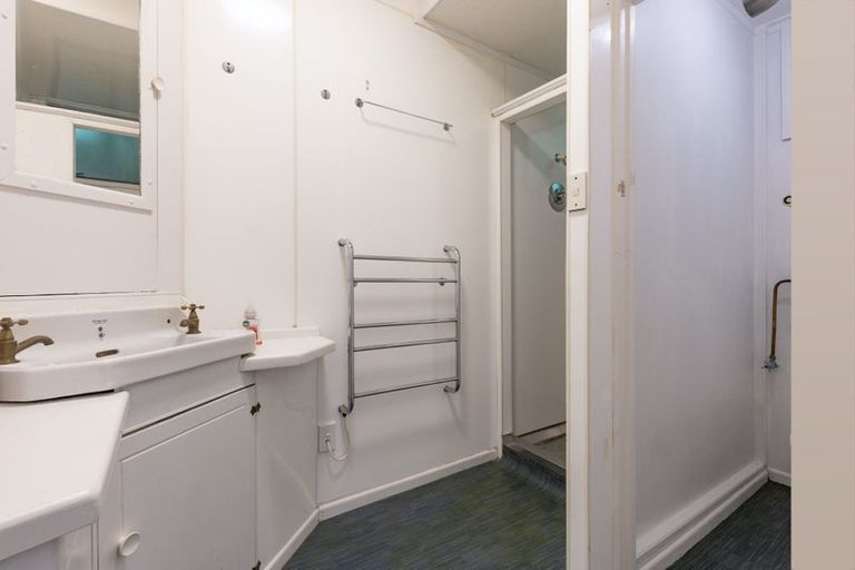 Photo of property in 43 Garden Road, Piha, New Lynn, 0772