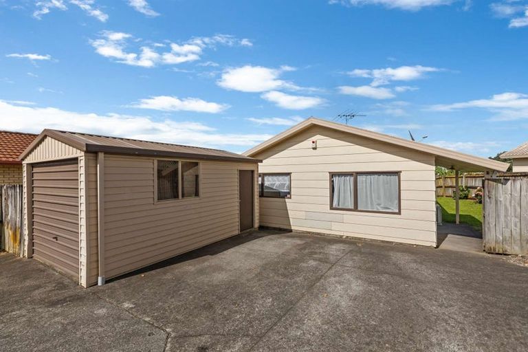 Photo of property in 399b Roscommon Road, Clendon Park, Auckland, 2103