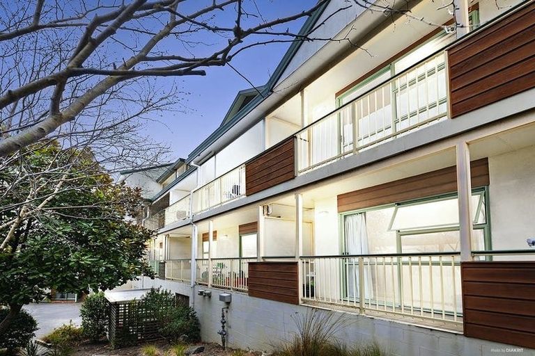 Photo of property in 25/8 Girton Terrace, Mount Cook, Wellington, 6021