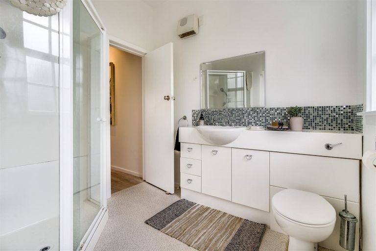 Photo of property in 137 Memorial Avenue, Burnside, Christchurch, 8053