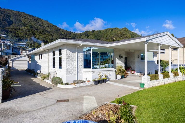 Photo of property in 40-42 Waikawa Road, Picton, 7220