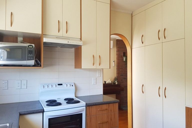 Photo of property in 228 Forrest Hill Road, Forrest Hill, Auckland, 0620