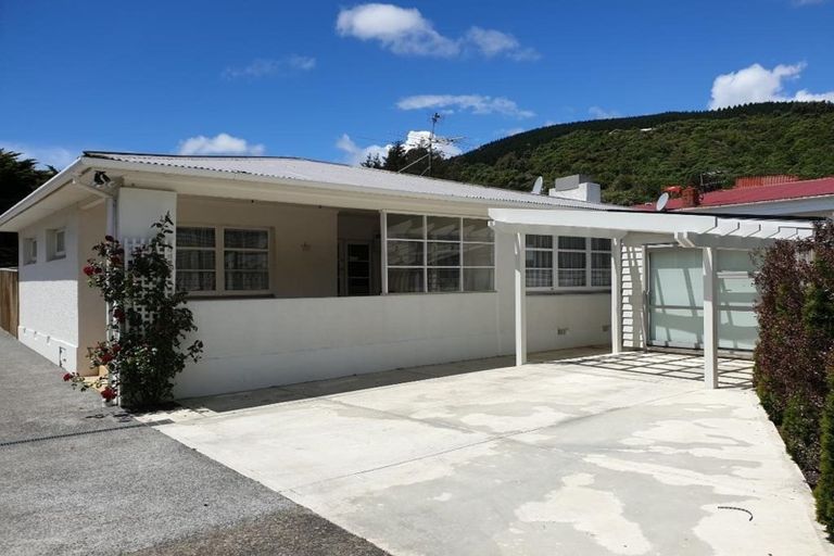 Photo of property in 41 Collins Avenue, Tawa, Wellington, 5028