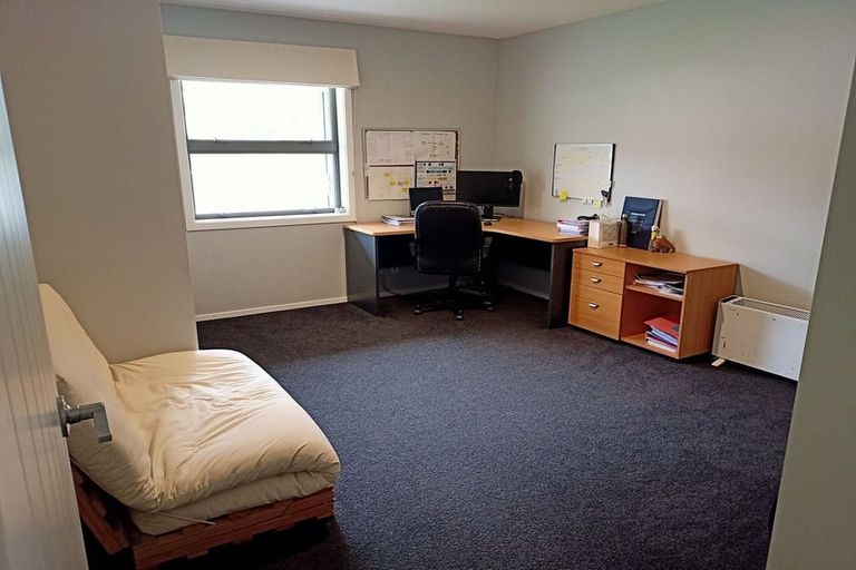 Photo of property in 2 Hull Place, Whitby, Porirua, 5024