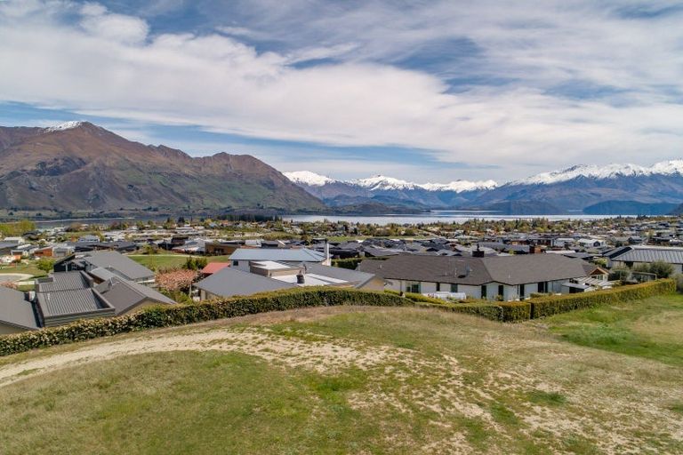 Photo of property in 10 Mataraki Place, Wanaka, 9305
