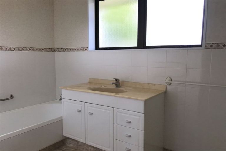 Photo of property in 10a Maire Street, Inglewood, 4330