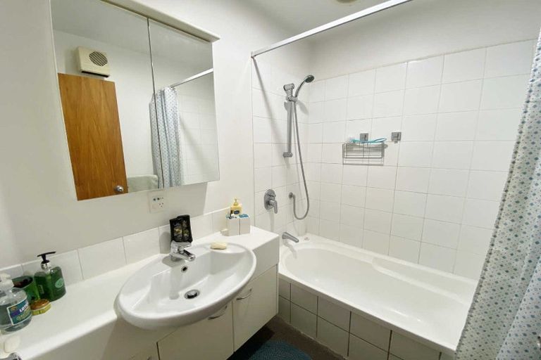 Photo of property in 7 Oakford Close, Riccarton, Christchurch, 8011