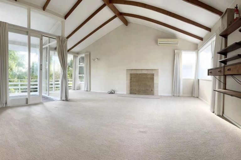 Photo of property in 154 Bleakhouse Road, Mellons Bay, Auckland, 2014