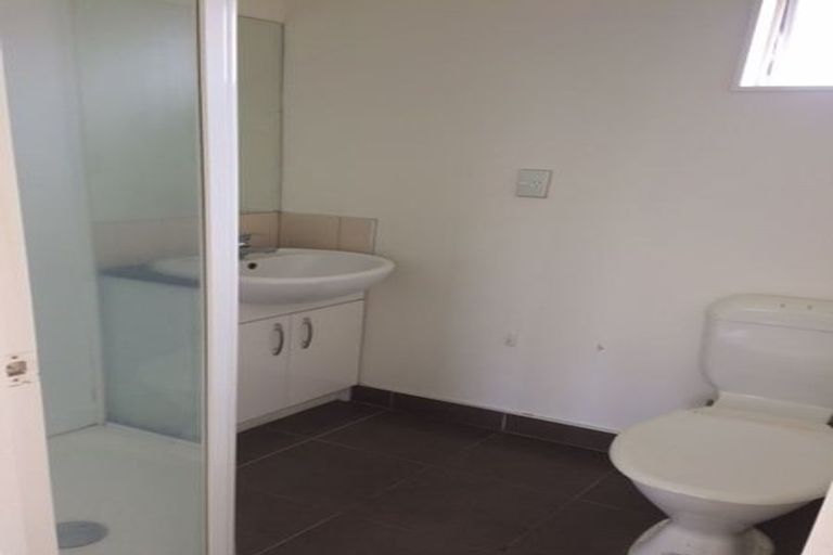 Photo of property in 16 Kauri Glen Road, Northcote, Auckland, 0627