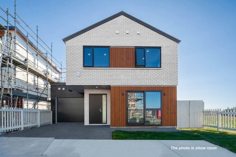 Photo of property in 48 Taipahitini Road, Rosehill, 2113