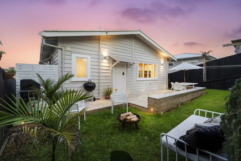Photo of property in 2/55 Chislehurst Street, Henderson, Auckland, 0612