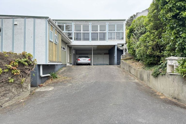 Photo of property in 1/3 Torwood Road, Khandallah, Wellington, 6035