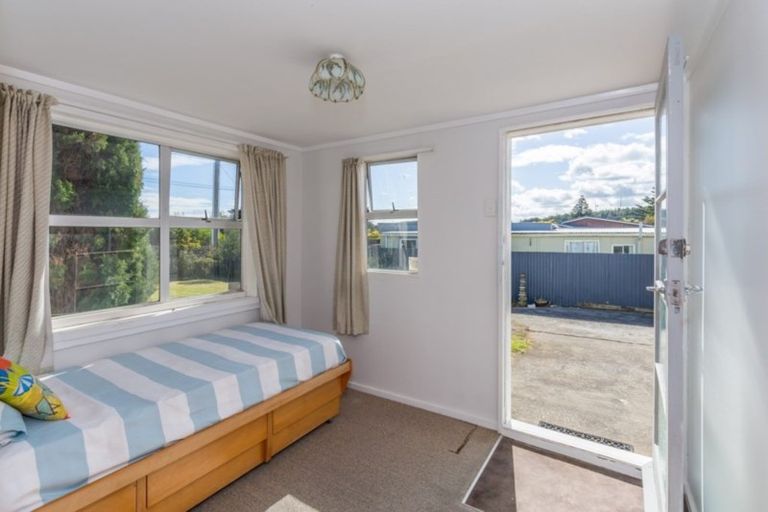 Photo of property in 19 Raukawa Street, Himatangi Beach, Foxton, 4891