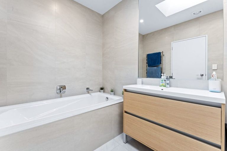 Photo of property in 28 Owen Chapman Drive, Red Beach, 0932