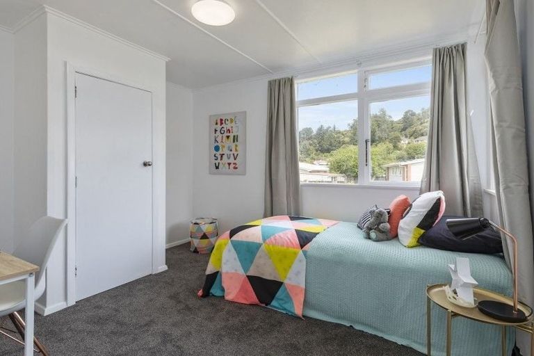 Photo of property in 35 Hanson Grove, Stokes Valley, Lower Hutt, 5019