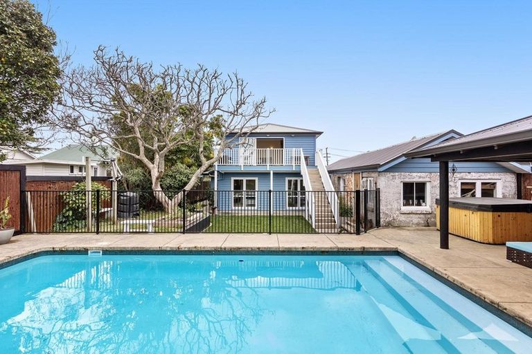Photo of property in 42 Moa Road, Point Chevalier, Auckland, 1022