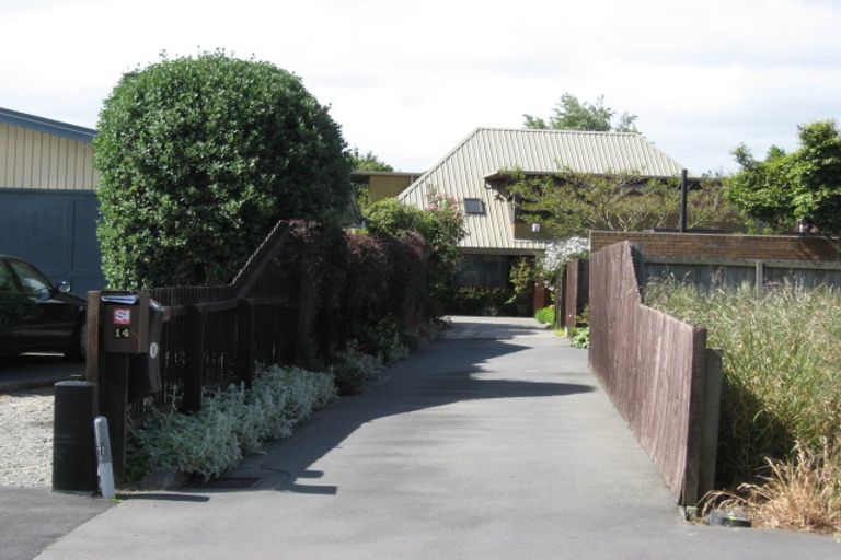 Photo of property in 16 Kent Lodge Avenue, Avonhead, Christchurch, 8042