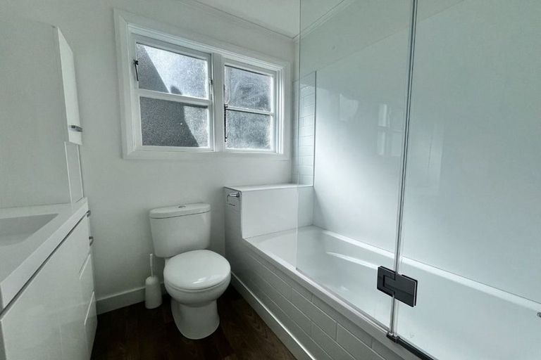 Photo of property in 100 Sidlaw Street, Strathmore Park, Wellington, 6022