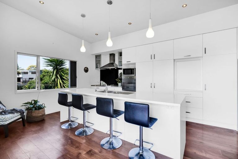 Photo of property in 82 Awanui Street, Merrilands, New Plymouth, 4312