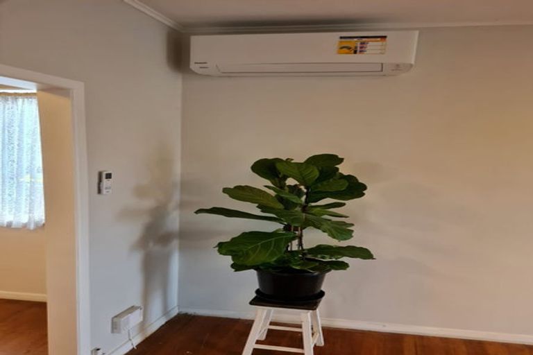 Photo of property in 3 Links Road, New Lynn, Auckland, 0600