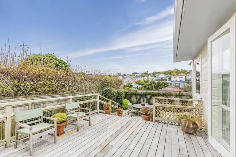 Photo of property in 16 Farm Road, Northland, Wellington, 6012