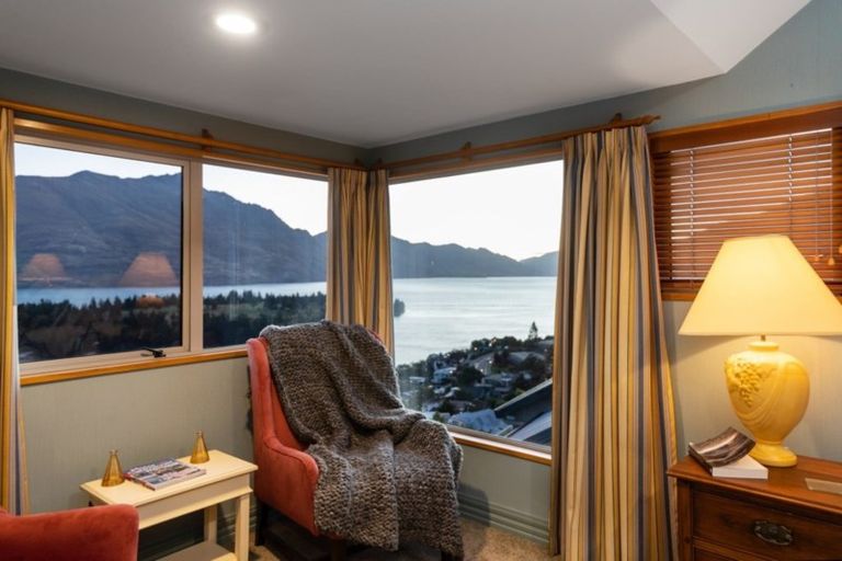 Photo of property in 10 Peregrine Place, Queenstown, 9300
