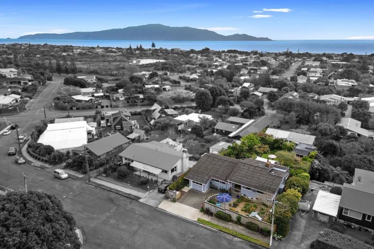 Photo of property in 7 Kawau Grove, Waikanae Beach, Waikanae, 5036