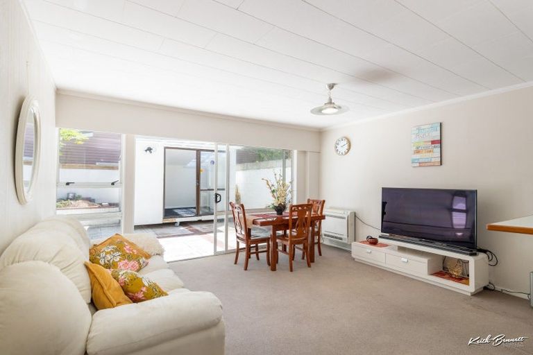 Photo of property in 8b Wai-iti Crescent, Woburn, Lower Hutt, 5010