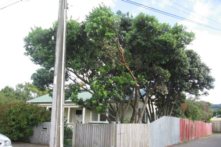 Photo of property in 33 Bay Street, Petone, Lower Hutt, 5012