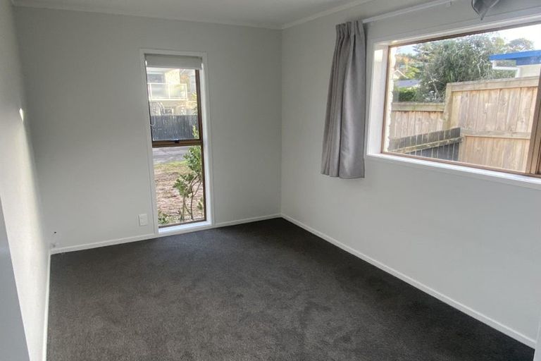 Photo of property in 2/31 Sandiacre Way, Browns Bay, Auckland, 0630