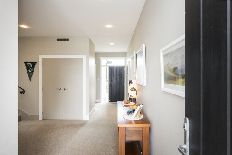 Photo of property in 8 Fairway Grove, Hokowhitu, Palmerston North, 4410