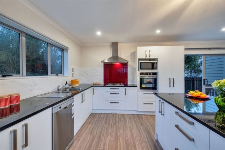 Photo of property in 28b Kirrie Avenue, Te Atatu South, Auckland, 0610