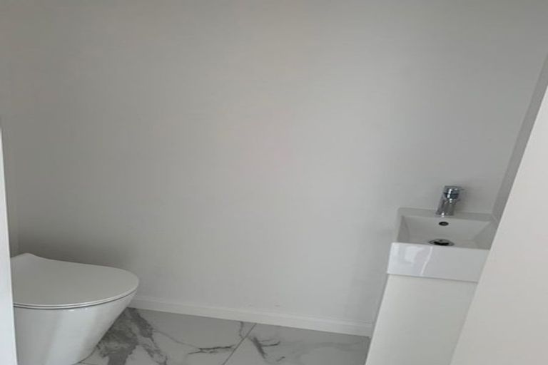 Photo of property in 42 Parahau Road, Papakura, 2110