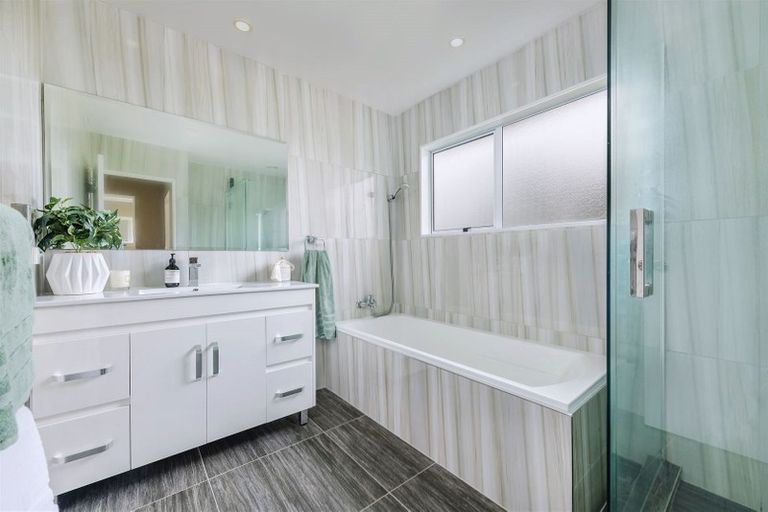 Photo of property in 21/24 Eastglen Road, Glen Eden, Auckland, 0602