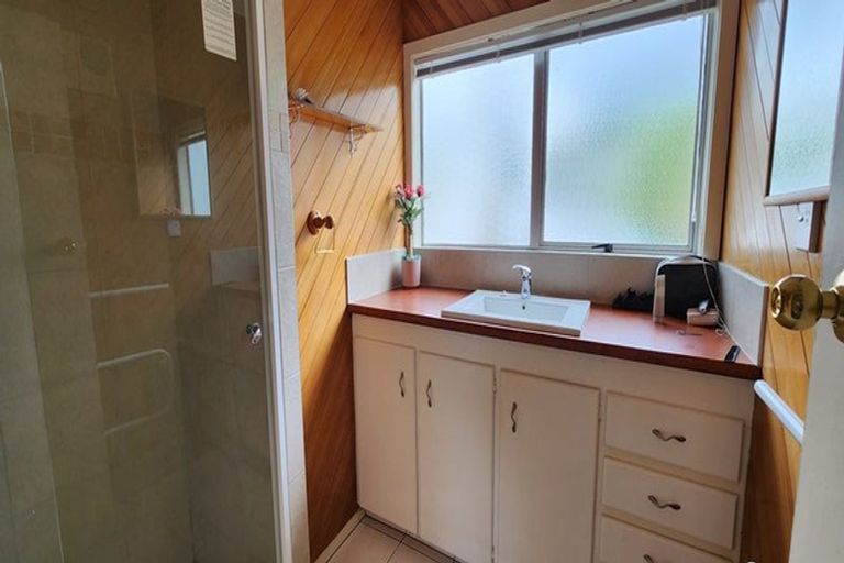 Photo of property in 38 Deverell Place, Northcross, Auckland, 0632