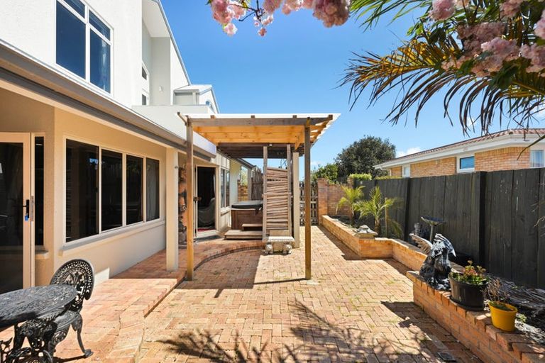 Photo of property in 12 Dover Road, St Andrews, Hamilton, 3200