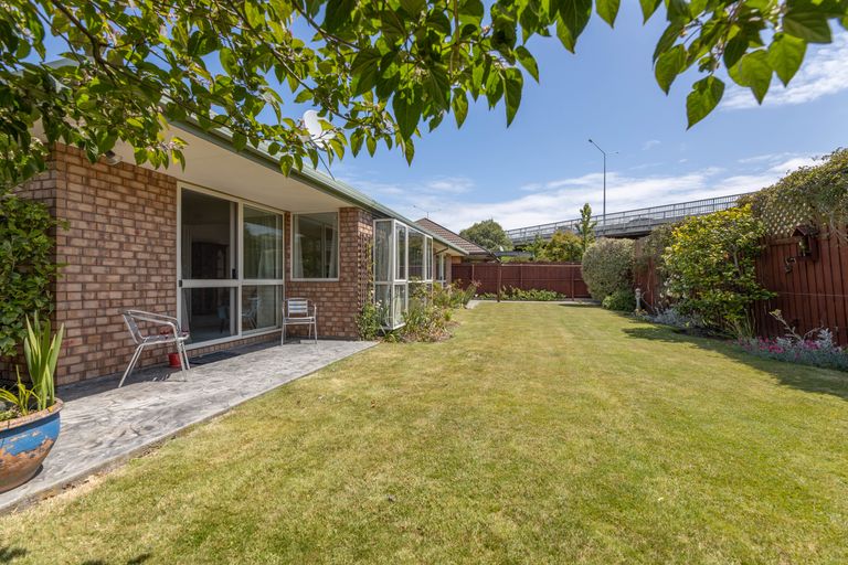 Photo of property in 3 Farquhars Road, Redwood, Christchurch, 8051