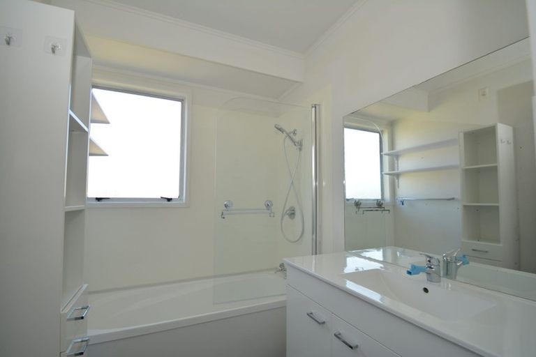 Photo of property in 15 Tyndrum Place, Highland Park, Auckland, 2010