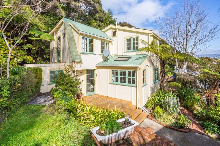 Photo of property in 28 Kiriwai Road, Paremata, Porirua, 5024