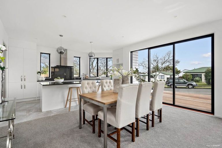 Photo of property in 20a Parramatta Place, Botany Downs, Auckland, 2010