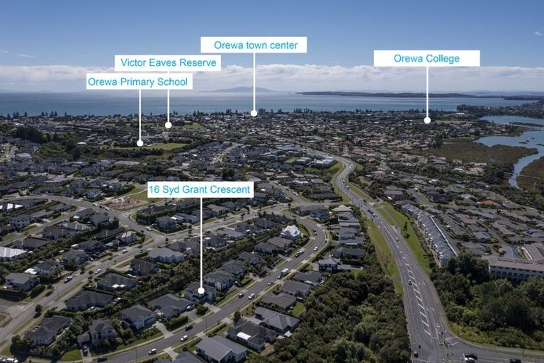 Photo of property in 16 Syd Grant Crescent, Orewa, 0931